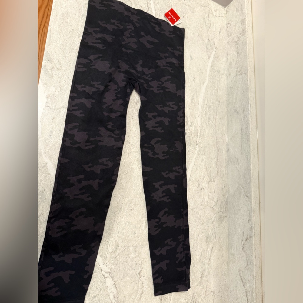 SPANX Gray and black Camouflage Leggings NWT